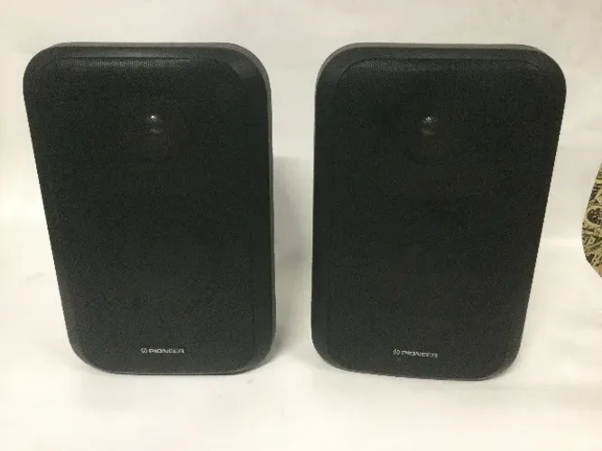 par de caixas de som pioneer