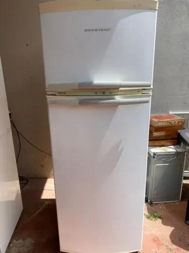 Geladeira frost free 350 litros -muito moca e gelando