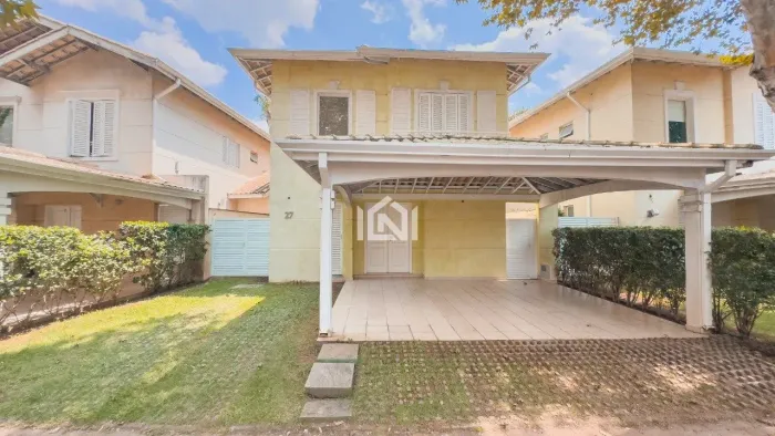 Casa à venda no condomínio Reserva Granja Vianna.