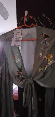 Blusa Flare LEZ A LEZ estampada com pássaros e flores