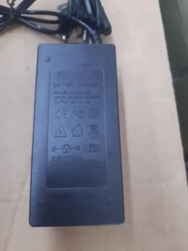 Carregador de Bateria Li-ion