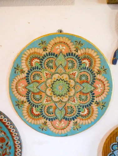 Mandala 36 Cm pirogravado e colorido a mão artesanalmente na madeira Mama Gipsy