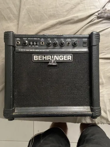 Amplificador Behringer V-Tone GM108