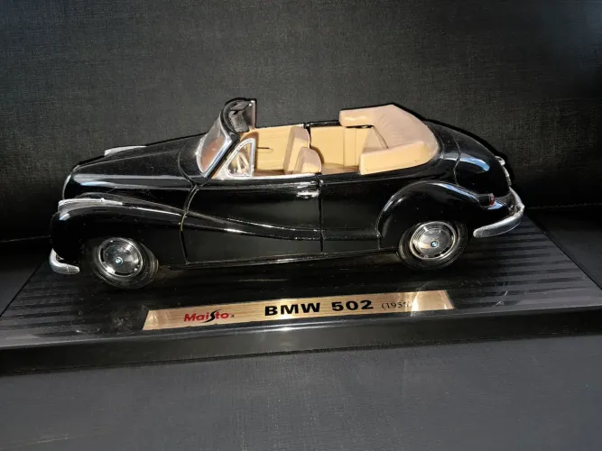 BMW 502 1955 - Escala 1/18 - Maisto