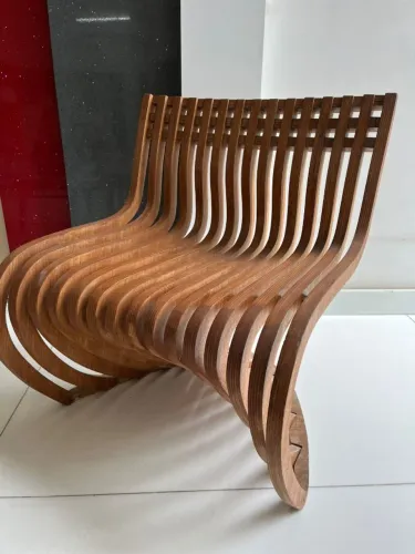 Poltrona Pantosh, assinada pelos designers Leonardo Lattavo e Pedro Moog da Lattoog.