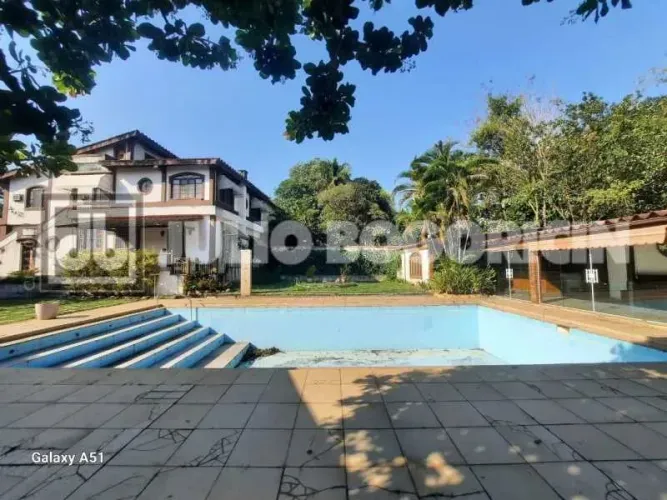 Casas - Residenciais - Freguesia - Jacarepaguá.