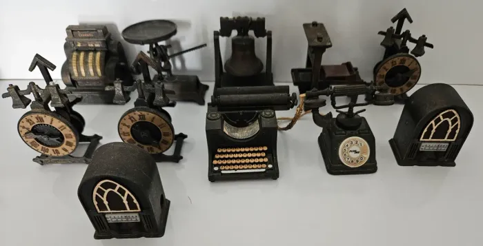 Conjunto de 11 Apontadores de Metal Antigo 35,00 unidade