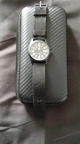 Relógio Fielder SK com pulseira Fielder e máquina japonesa.