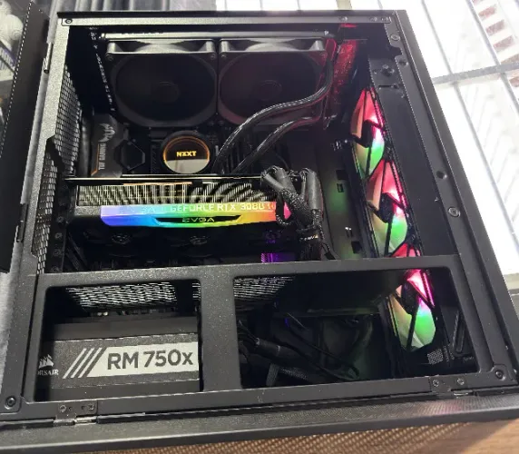 PC Gamer - R7 5800X + 24GB RAM + RTX 3080Ti