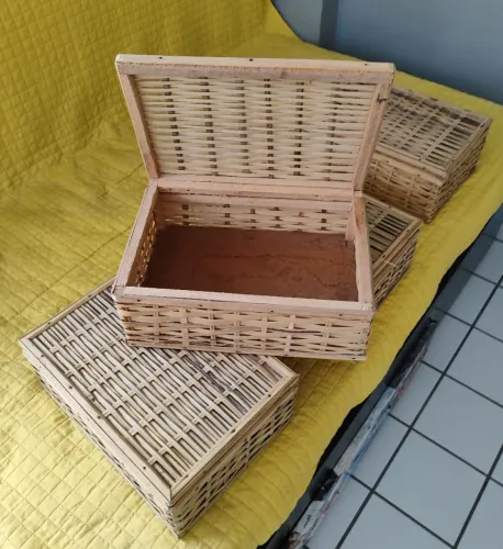  4 BAÚS DE FIBRA NATURAL DE BAMBÚ.