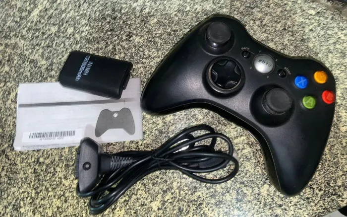 Controle Xbox 360. Com ( bateria nova) e carregador