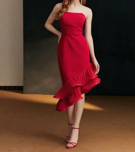 Vestido Vermelho Elegante com Detalhe de Babado