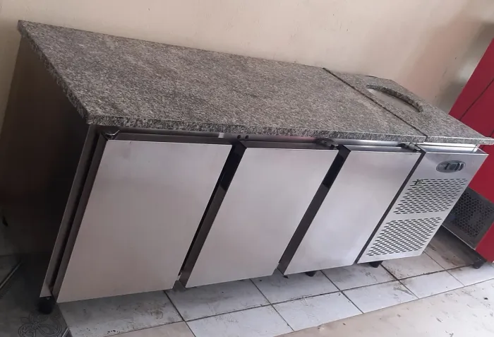 Balcão Refrigerado "MACOM" Frost Free, Inox 304 e tampo Granito, (2m x 70cm)