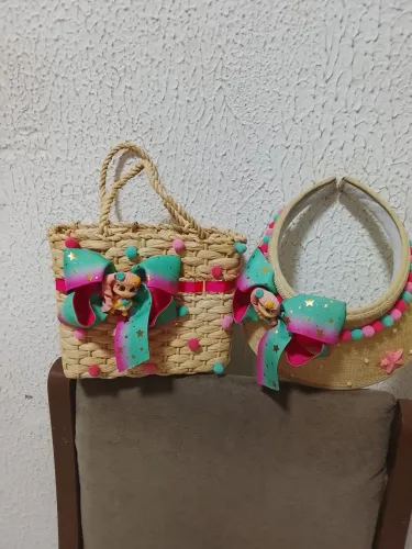Conjunto de bolsa e viseira moda praia.menina