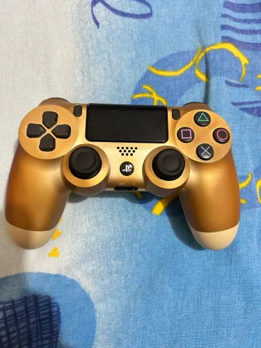 Controle de ps4 original com problema no analógico 