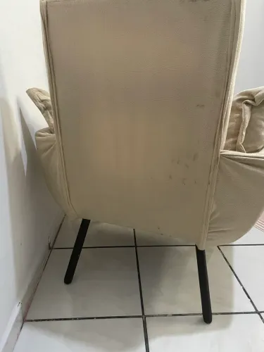 Poltrona com criado mudo