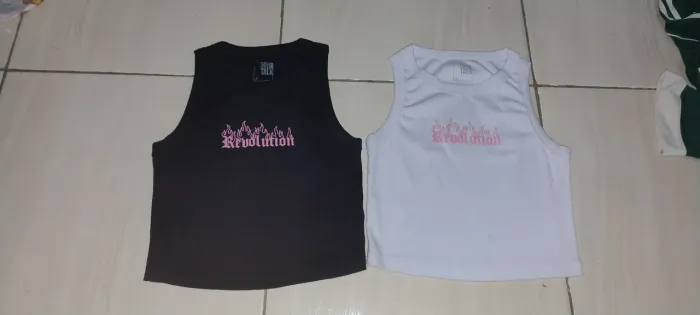 Conjunto/kit de blusas/croppeds Girl talk, tamanho P, do torra torra, seminova