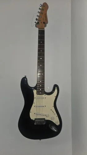 Guitarra Phoenix Stratocaster