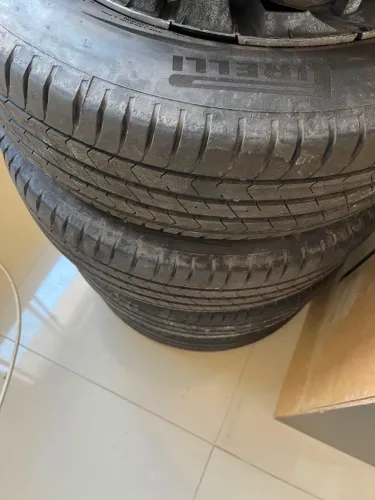 Jogo de rodas com Pneus Pirelli Cinturato 195/65 R15 88H - Ótimo estado