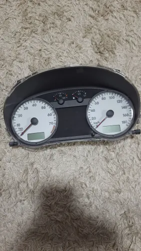 Painel de instrumentos Volkswagen G3 Fundo branco - Raras condições 