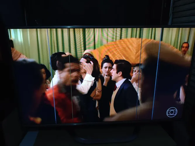 Vendo tv LG 55 polegadas com linhas na tela 