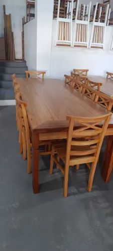 Mesa de madeira com 10 cadeiras 2.50x1 $ 4.999,00 no pics e a pronta entrega