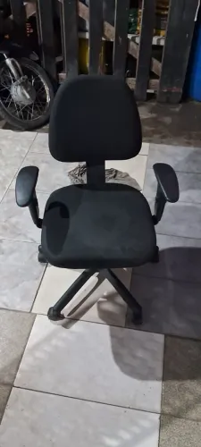 Cadeira de escritório com rodas