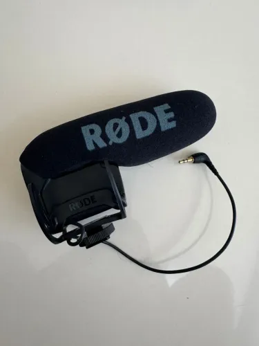 Microfone marca Rode Mic + protetor de vento