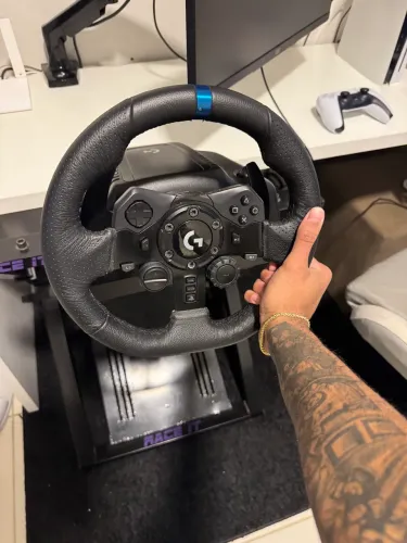 Volante Logitech G923 + cockpit/suporte (compatível com PC, PS5 e PS4)