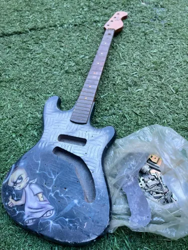 Baixo fender 4 cordas (para terminar de montar)