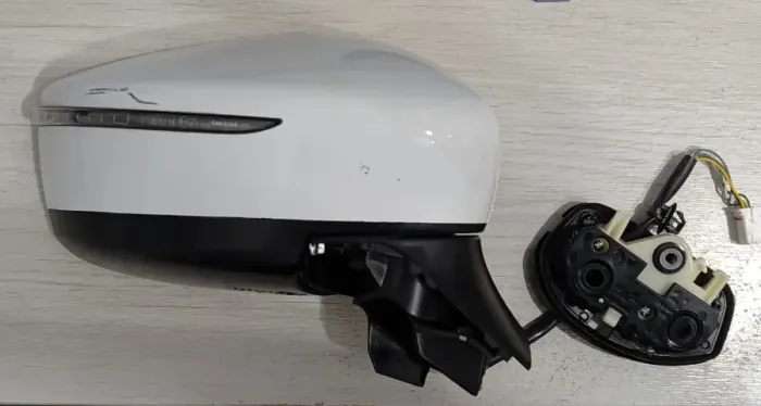 Retrovisor Elétrico Direito Versa Advance com seta sem base