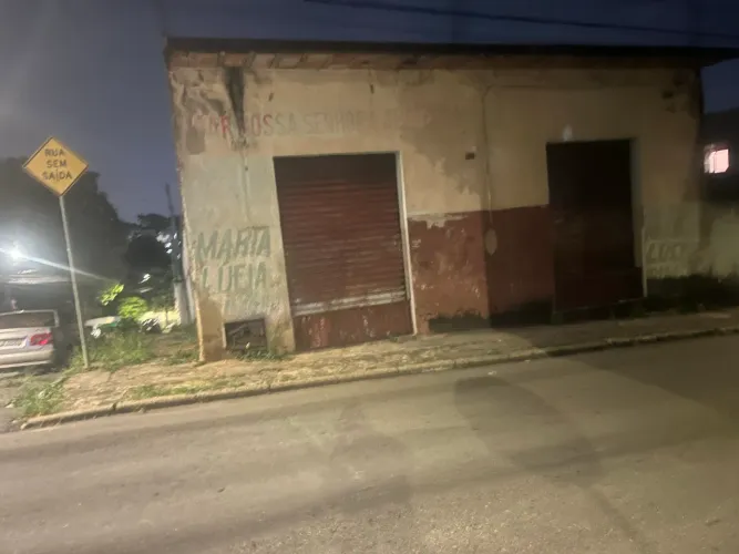 Ponto para armazenar mercadorias ou ponto comercial