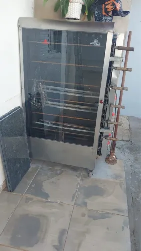 Máquina de assar frango