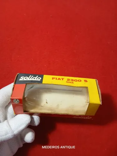 Caixa Fiat 2300s, solido.  Ótimo estado. 