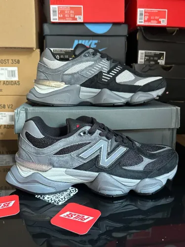 Sneaker New Balance 9060 Black Castlerock Grey - tamanho 42BR, original (1064)