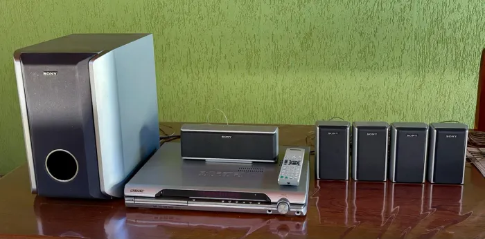 Home Theater Sony com pedestal