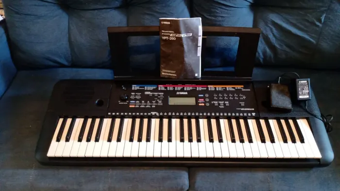 Teclado Digital PSR - E263 / YAMAHA.<br>PSR- E263<br>YPT- 260