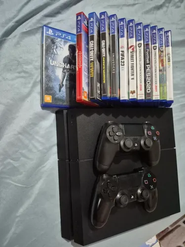 PLAYSTATION 4