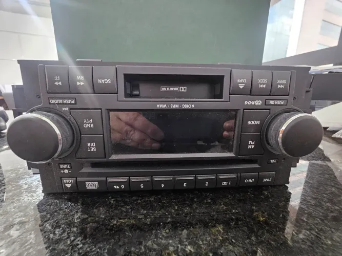 Radio Chrysler 300C 2006 novo com CD disqueteira interna e toca fitas impecável 