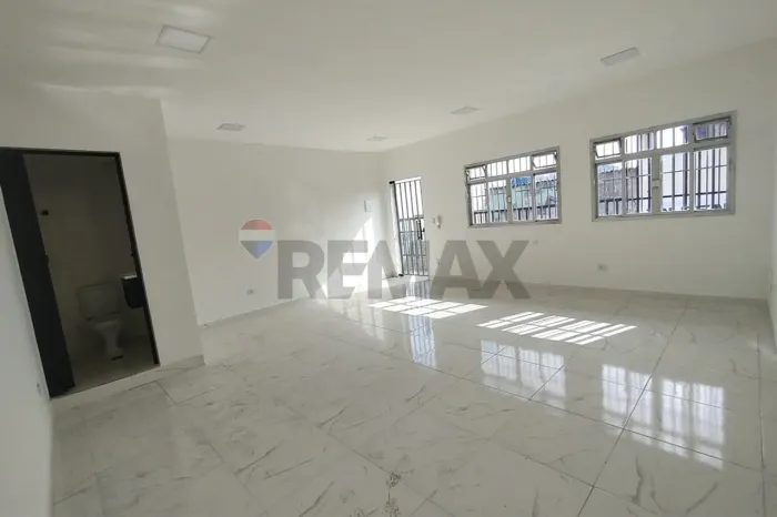 Sala Comercial Reformada próx. à praça 8 de Dezembro- Taboão- Guarulhos- SP- 30m²