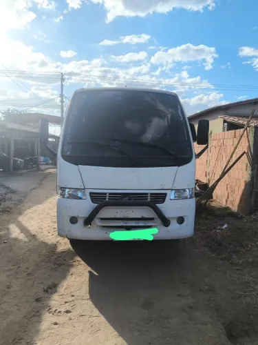 VENDO OU TROCO MICRO-ÔNIBUS ANO 2004