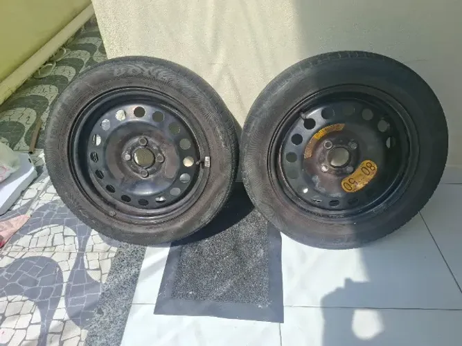 Roda aro 15. Excelente nova. Tel *