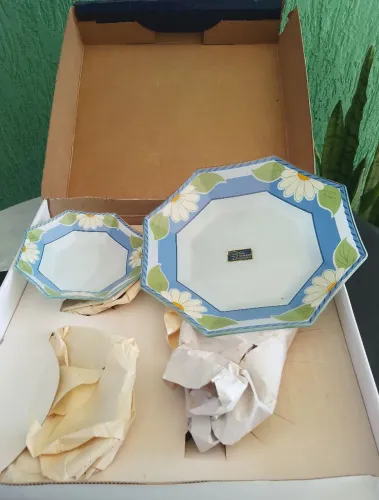 Conjunto de sobremesa Decor Glass com 7 peças (1 travessa e 6 pratos de sobremesa).