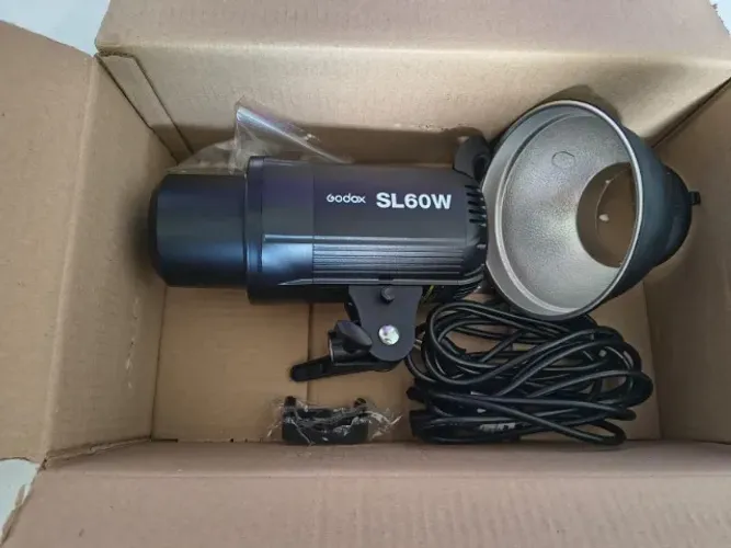 Iluminador Godox SL60W USADO UMA VEZ