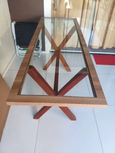 Vendo mesa rústica, madeira com vidro