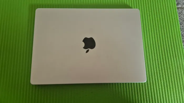 MacBook m3 PRO SSD 512gb 18gb ram