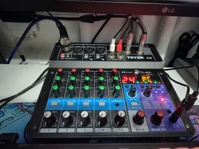 Mic + MESA DE SOM TEYUN A6 interface de áudio - SÓ VENDA 