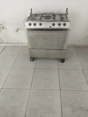 Fogao ATLAS cinco bocas e forno todos funcionando.