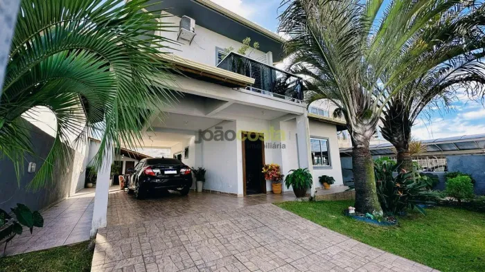Sobrado em Nova Palhoça com 3 Suítes à Venda | 199,84m²