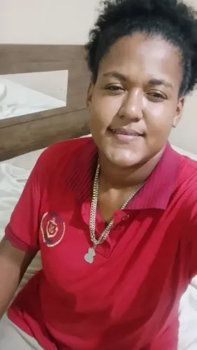 Me chamo marcelle faço reboco trabalho como ajudante tbm faço pintura etc...